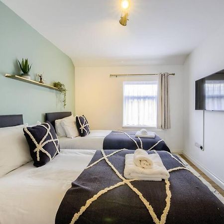 Low Rate For A 4-Bedroom House In Coventry With Free Unlimited Wi-Fi 2 Car Parking 53 Qmc Luaran gambar