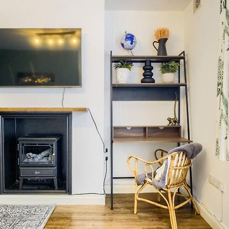 Low Rate For A 4-Bedroom House In Coventry With Free Unlimited Wi-Fi 2 Car Parking 53 Qmc Luaran gambar