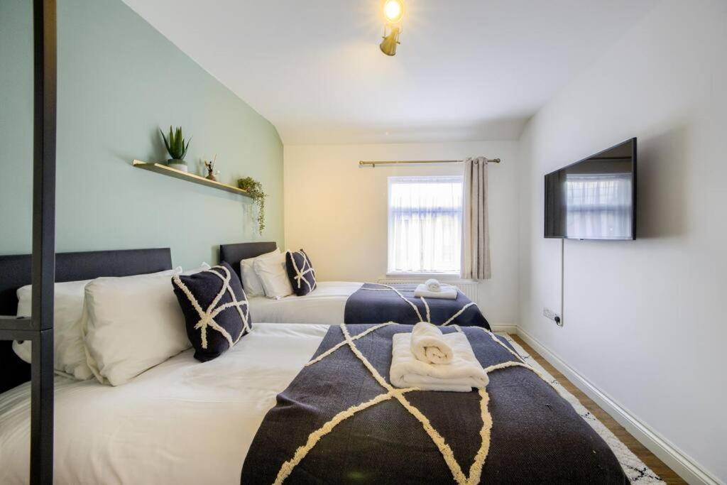 Low Rate For A 4-Bedroom House In Coventry With Free Unlimited Wi-Fi 2 Car Parking 53 Qmc Luaran gambar