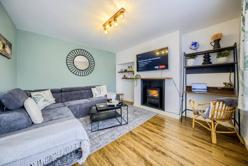 Low Rate For A 4-Bedroom House In Coventry With Free Unlimited Wi-Fi 2 Car Parking 53 Qmc Luaran gambar