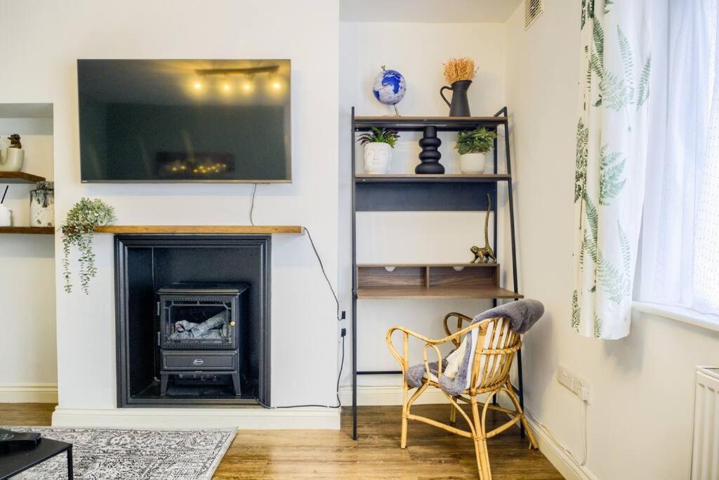 Low Rate For A 4-Bedroom House In Coventry With Free Unlimited Wi-Fi 2 Car Parking 53 Qmc Luaran gambar