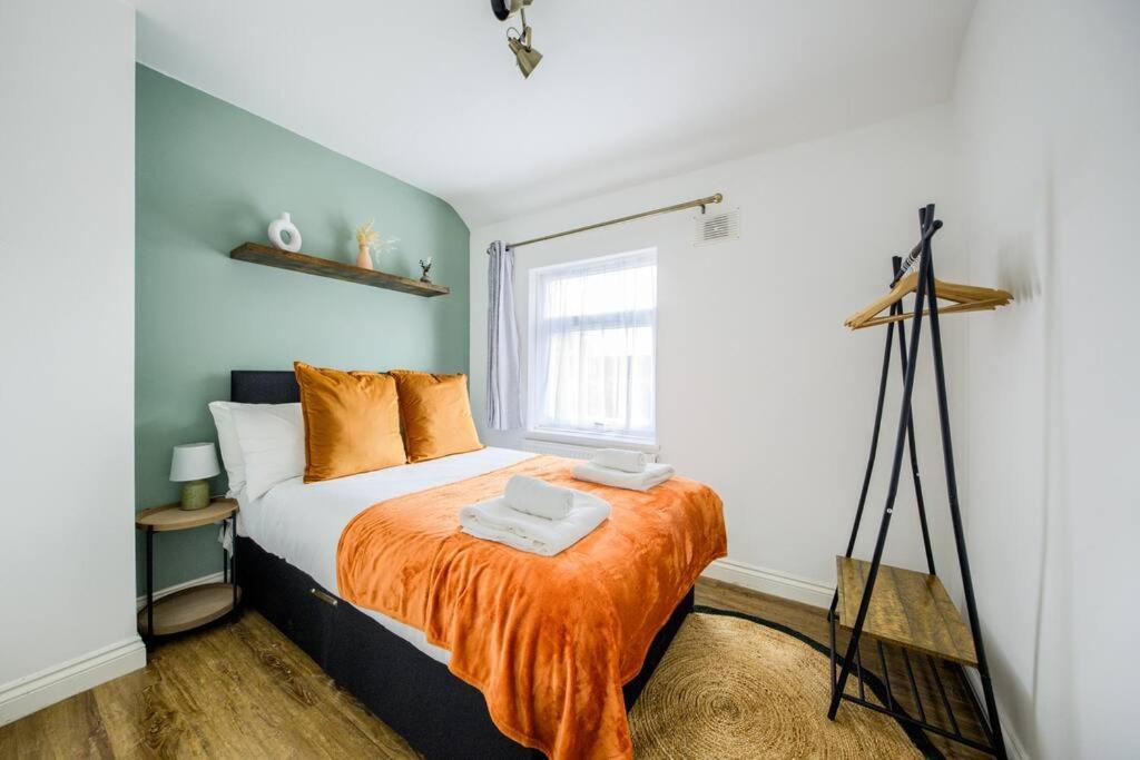 Low Rate For A 4-Bedroom House In Coventry With Free Unlimited Wi-Fi 2 Car Parking 53 Qmc Luaran gambar