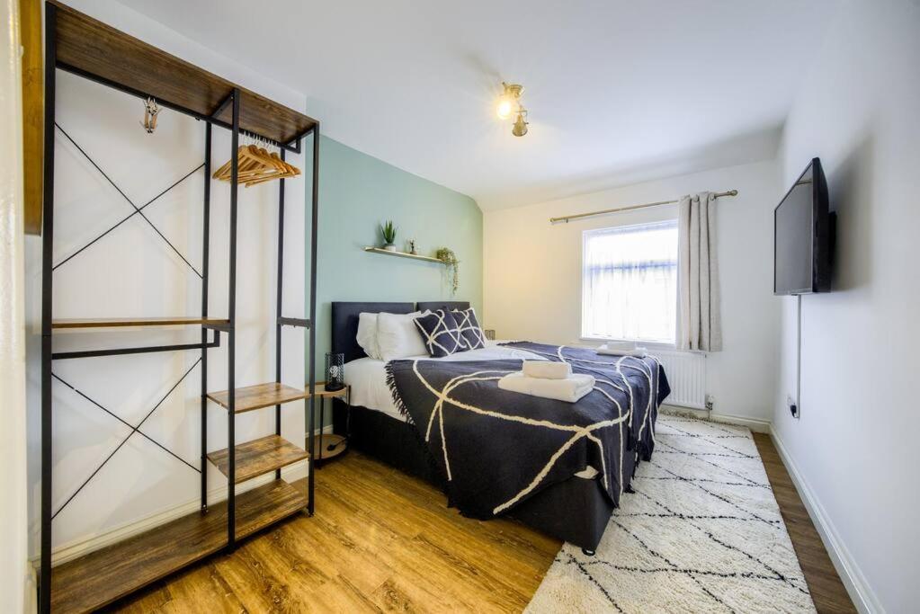 Low Rate For A 4-Bedroom House In Coventry With Free Unlimited Wi-Fi 2 Car Parking 53 Qmc Luaran gambar