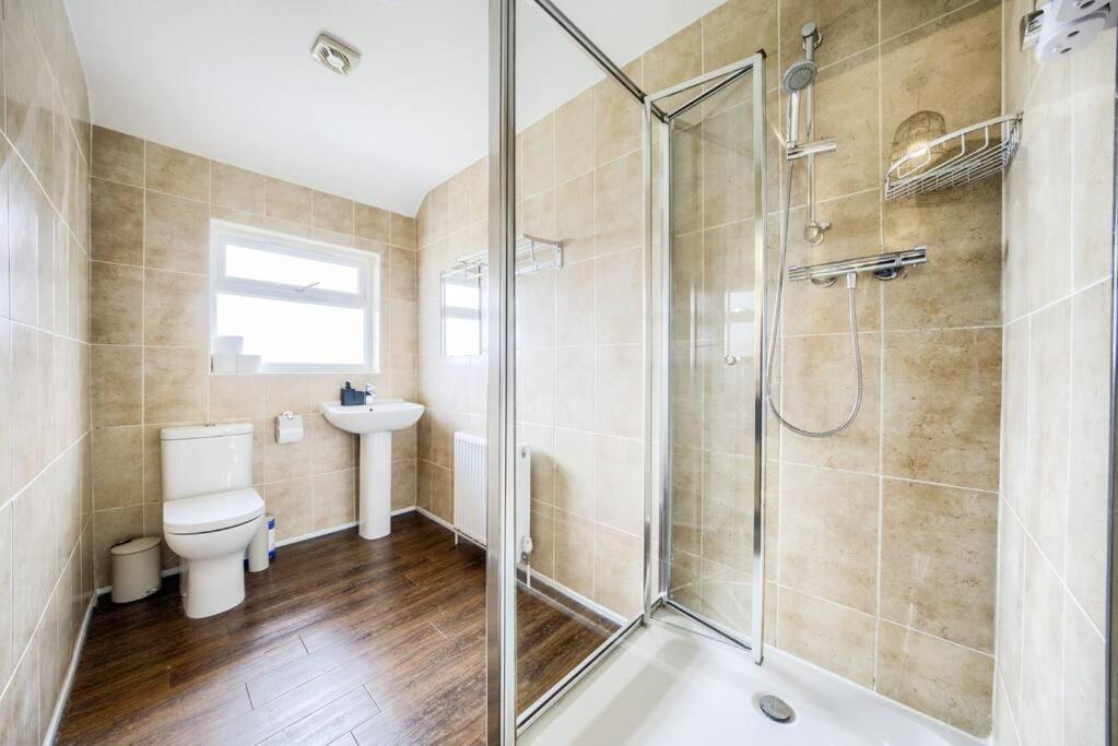 Low Rate For A 4-Bedroom House In Coventry With Free Unlimited Wi-Fi 2 Car Parking 53 Qmc Luaran gambar