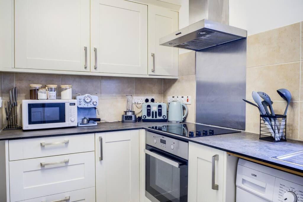 Low Rate For A 4-Bedroom House In Coventry With Free Unlimited Wi-Fi 2 Car Parking 53 Qmc Luaran gambar