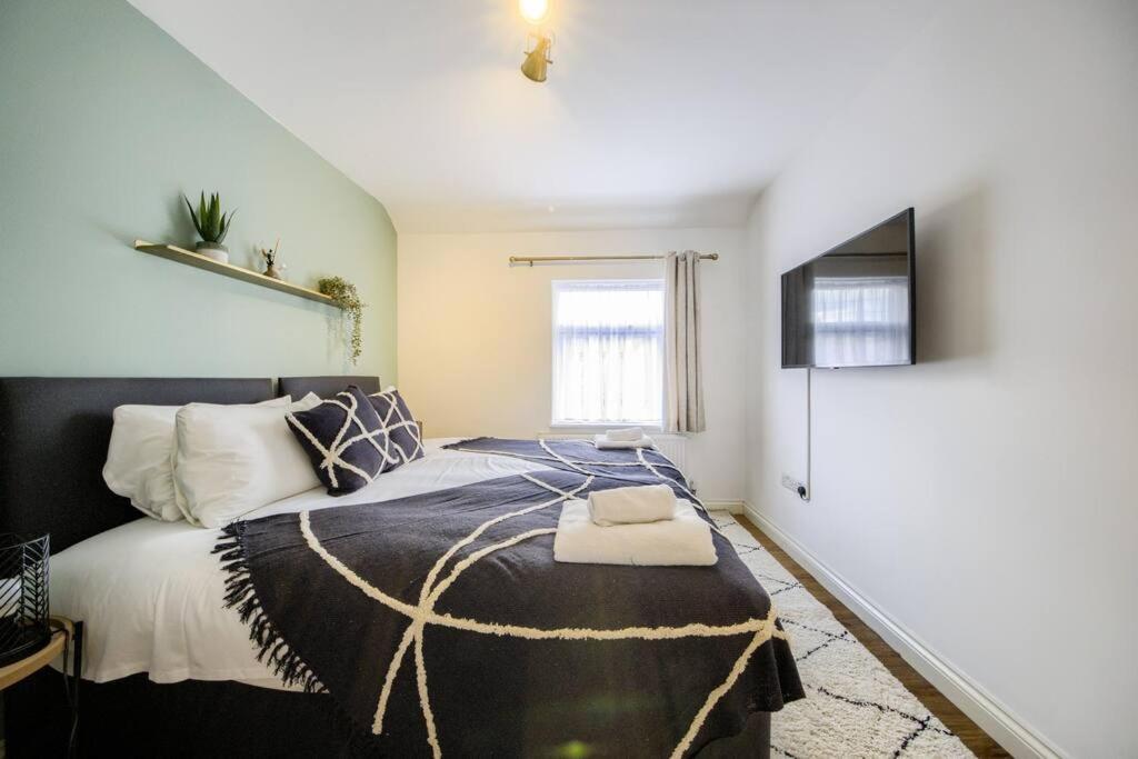 Low Rate For A 4-Bedroom House In Coventry With Free Unlimited Wi-Fi 2 Car Parking 53 Qmc Luaran gambar