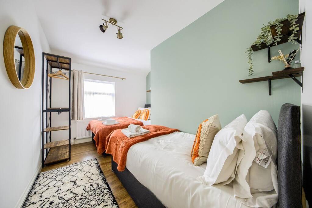 Low Rate For A 4-Bedroom House In Coventry With Free Unlimited Wi-Fi 2 Car Parking 53 Qmc Luaran gambar