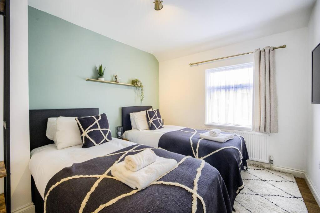 Low Rate For A 4-Bedroom House In Coventry With Free Unlimited Wi-Fi 2 Car Parking 53 Qmc Luaran gambar