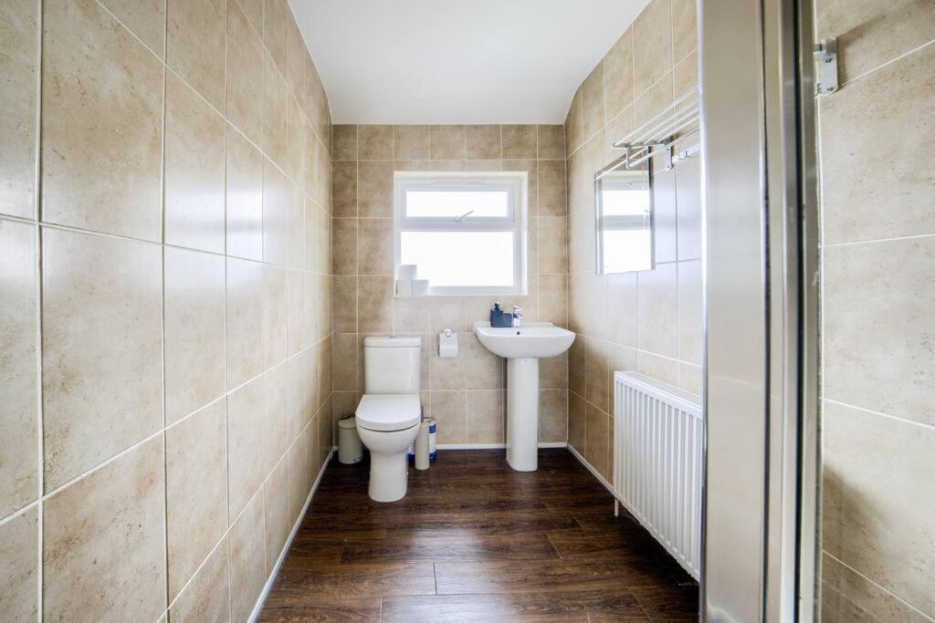 Low Rate For A 4-Bedroom House In Coventry With Free Unlimited Wi-Fi 2 Car Parking 53 Qmc Luaran gambar